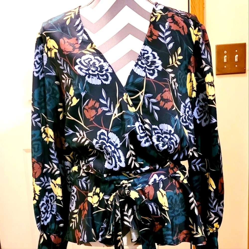NWOT  Eloquii floral peplum top sz 22.
